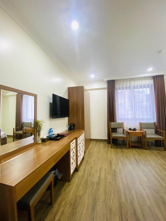 White Crown Hotel הלונג מראה חיצוני תמונה
